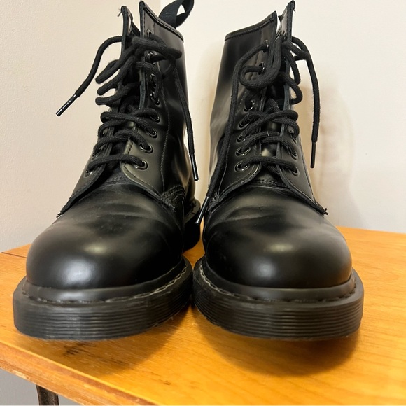 Dr. Martens 1460 8-Tie lace-up boot, black smooth - Picture 3 of 8